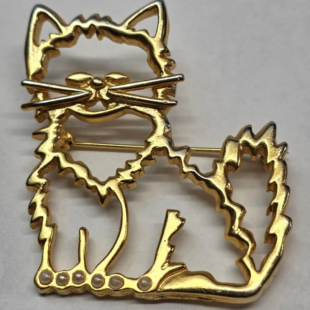 Vtg Casual Corner Kitty Cat Kitten Feline Jewelry Brooch Pin GoldTone Whiskers